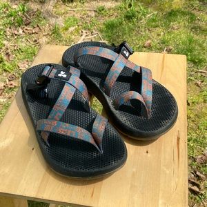 Chacos sandal size 10. Nearly new barely worn.